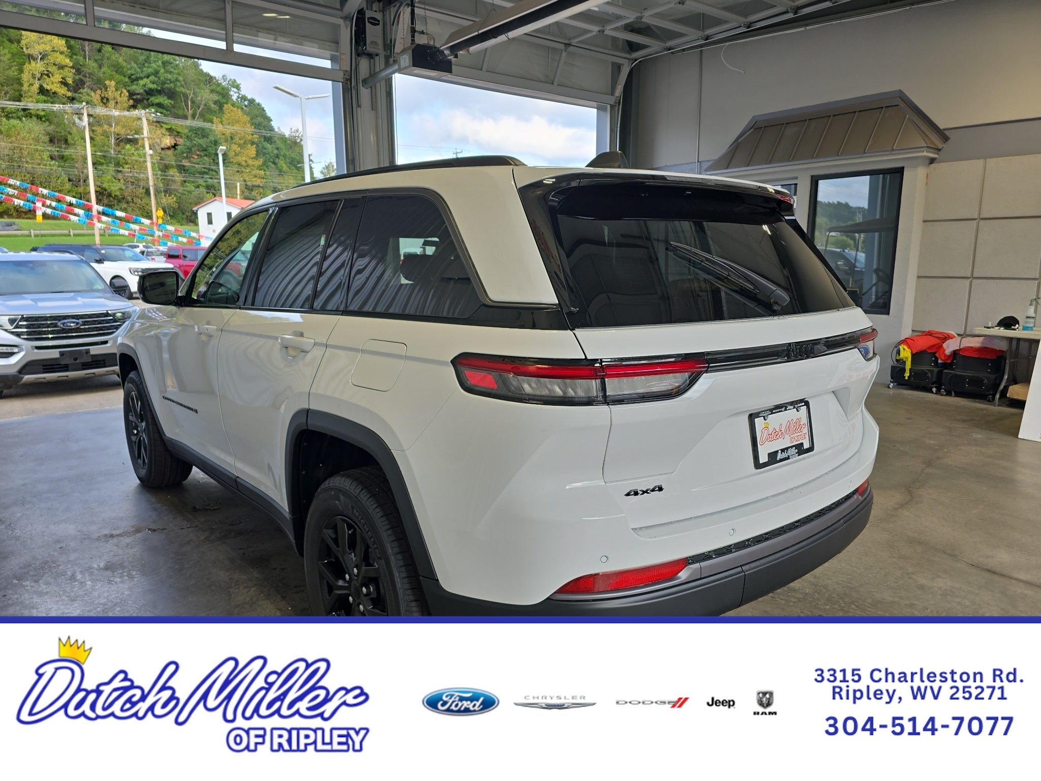 2026 Jeep Grand Cherokee Laredo Altitude