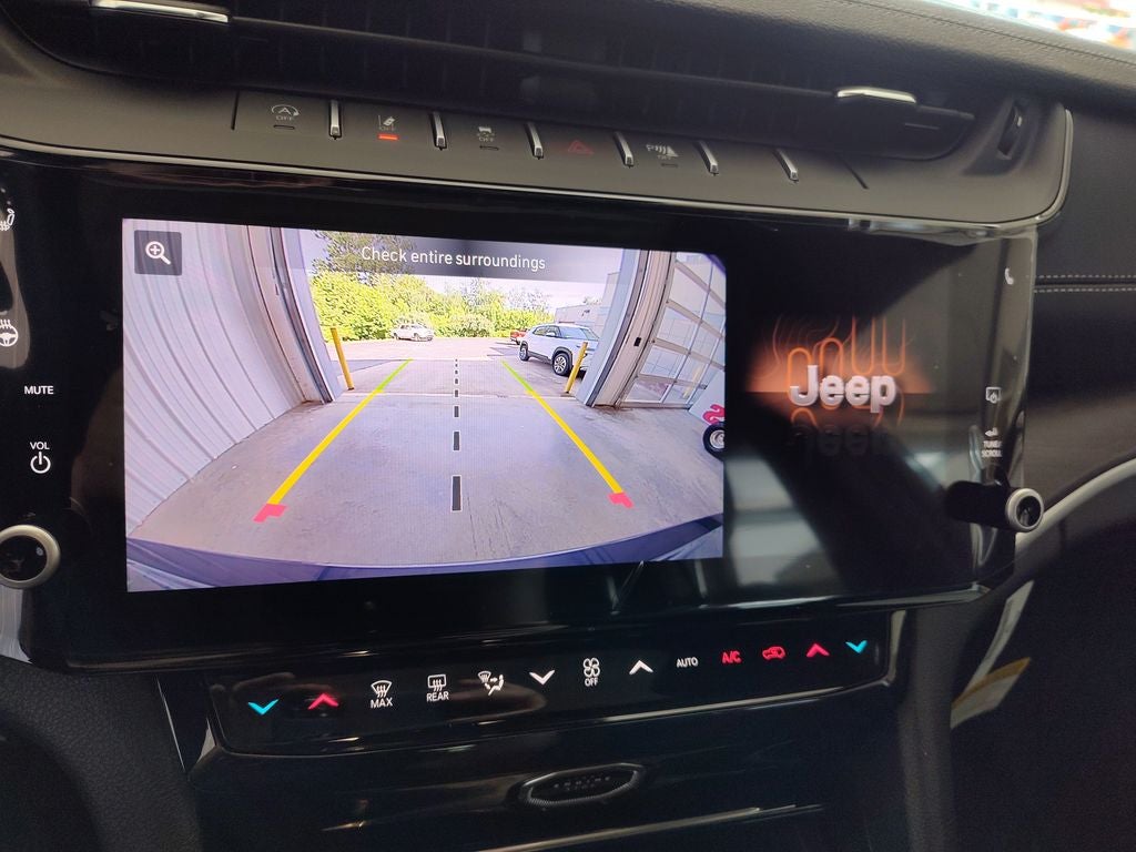 2026 Jeep Grand Cherokee Laredo Altitude