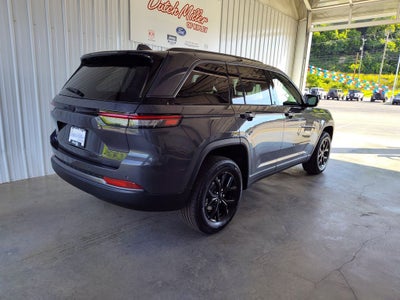 2026 Jeep Grand Cherokee Laredo Altitude