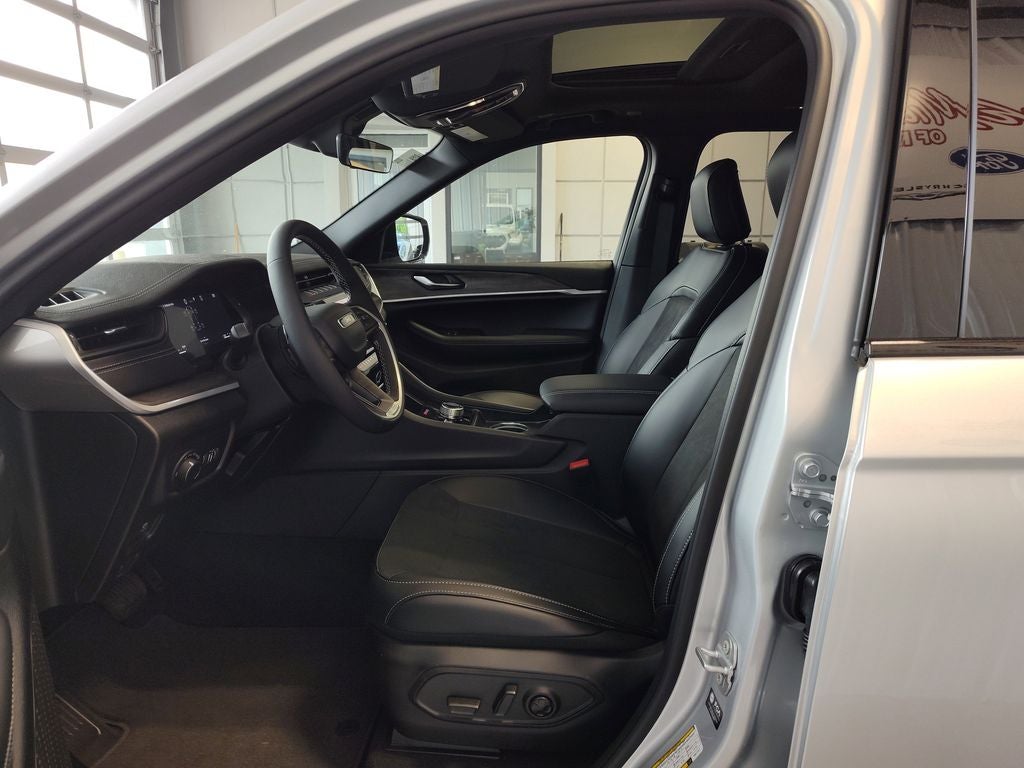 2026 Jeep Grand Cherokee L Laredo Altitude