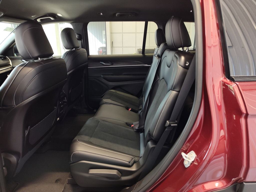 2026 Jeep Grand Cherokee L Laredo Altitude