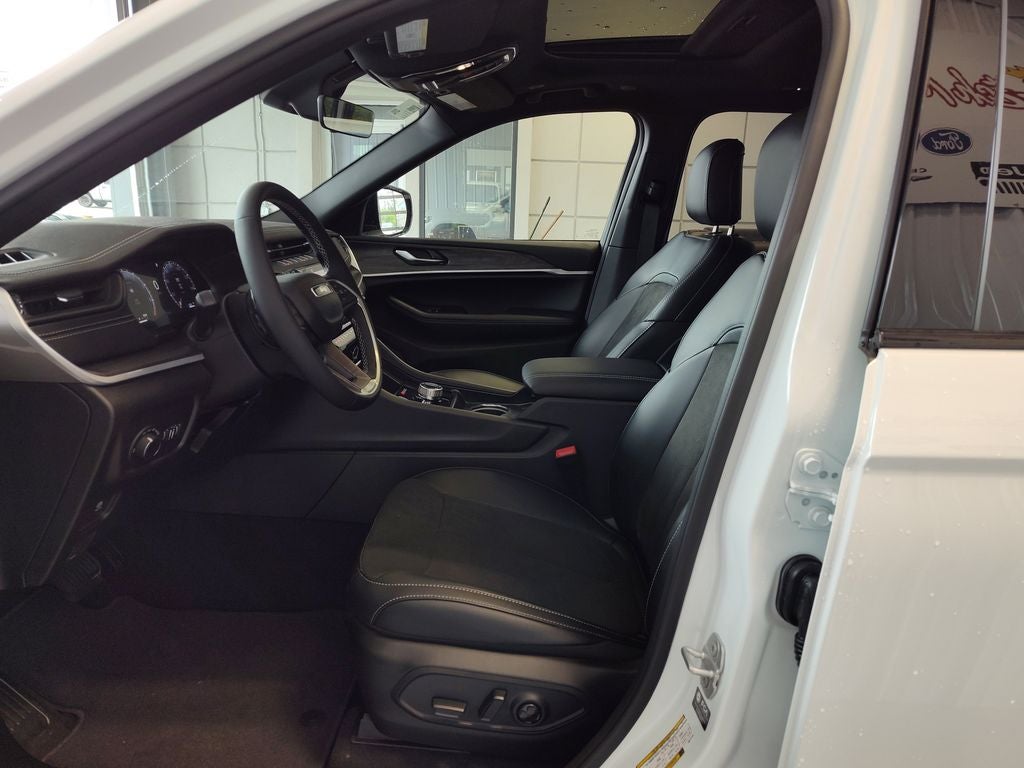 2026 Jeep Grand Cherokee L Laredo Altitude