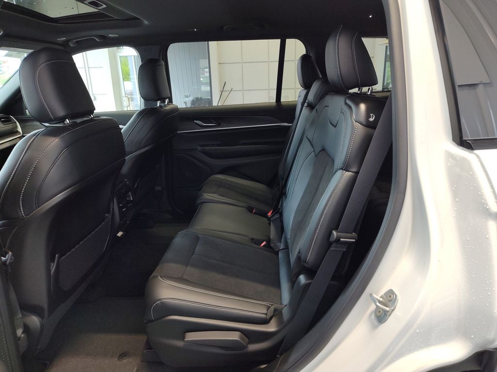 2026 Jeep Grand Cherokee L Laredo Altitude