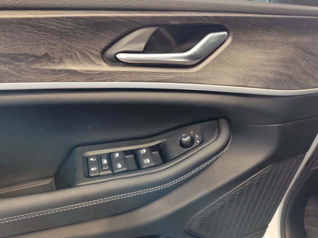 2026 Jeep Grand Cherokee L Laredo Altitude