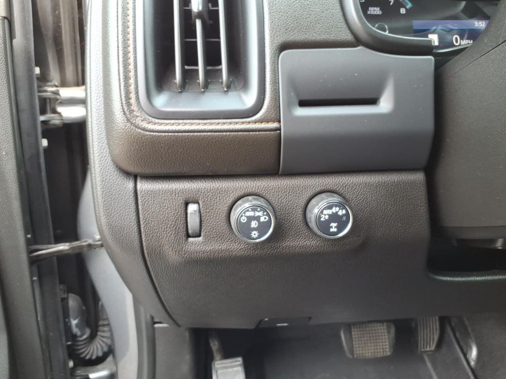 2022 GMC Canyon 4WD AT4 w/Leather