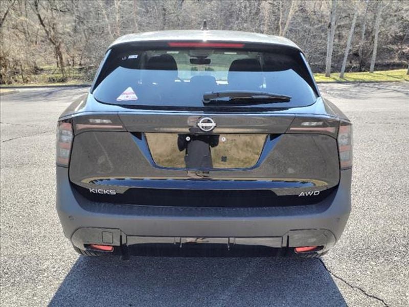 2025 Nissan Kicks SV