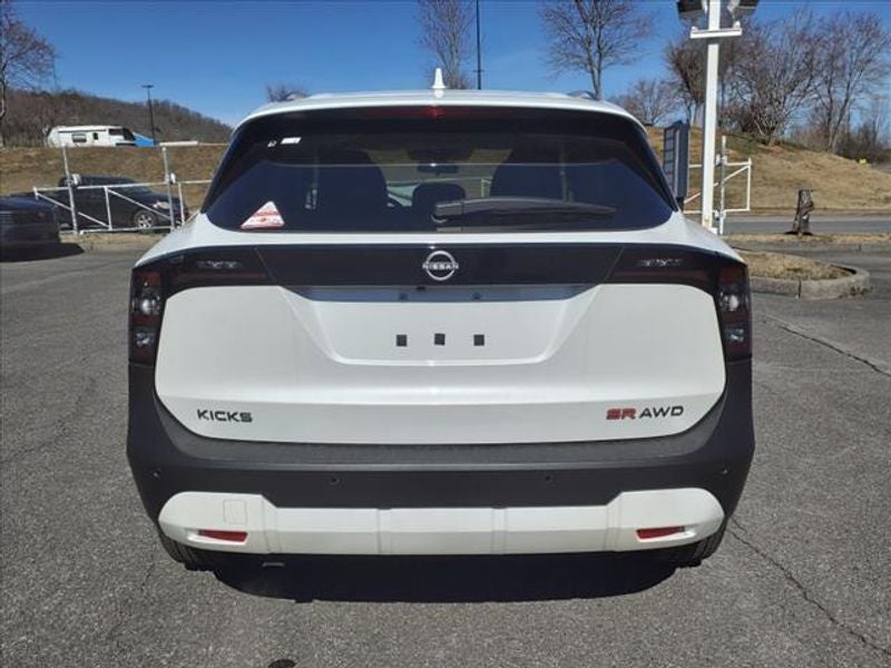 2025 Nissan Kicks SR