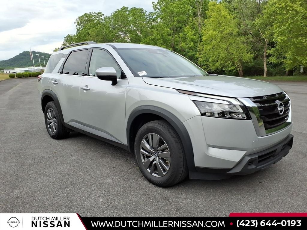 2025 Nissan Pathfinder SV