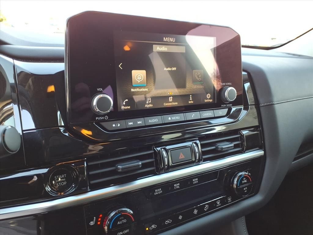 2025 Nissan Pathfinder SV