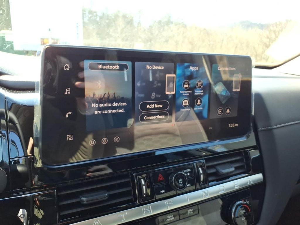 2026 Nissan Pathfinder SV