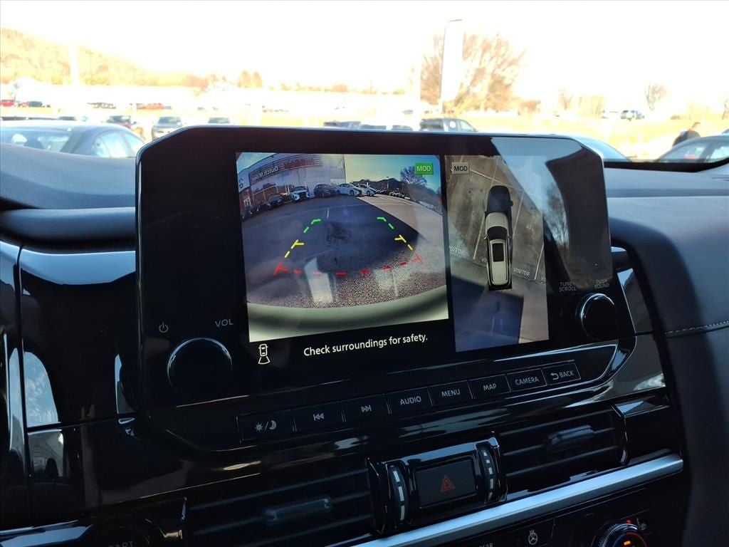 2025 Nissan Pathfinder SL