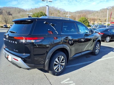 2025 Nissan Pathfinder SL