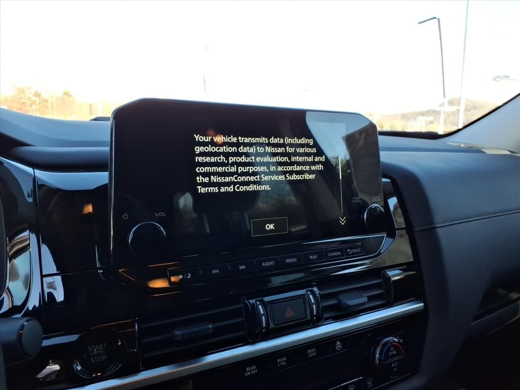 2025 Nissan Pathfinder SL