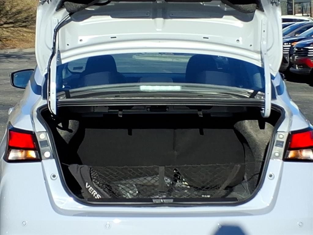 2025 Nissan Versa SR