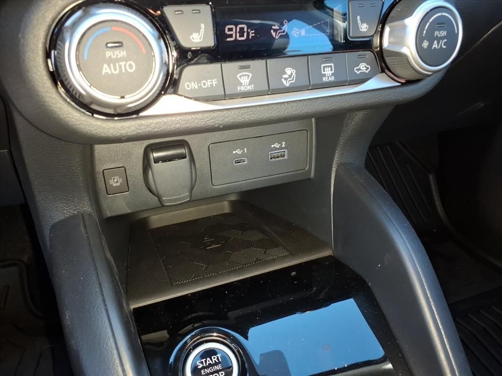 2025 Nissan Versa SR