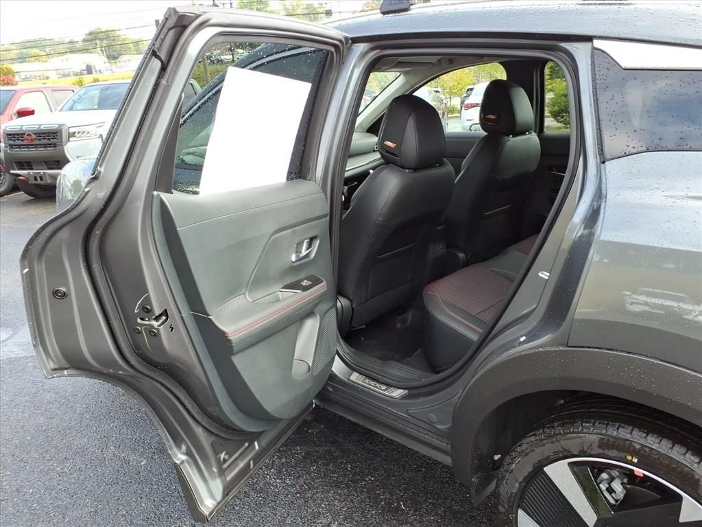 2025 Nissan Kicks SR