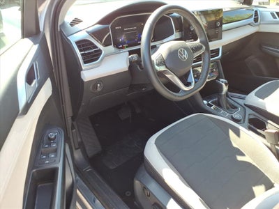2025 Volkswagen Taos SE