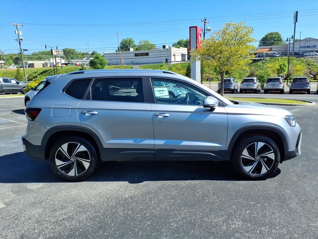 2025 Volkswagen Taos SE