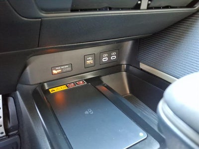 2025 Toyota Camry Hybrid SE