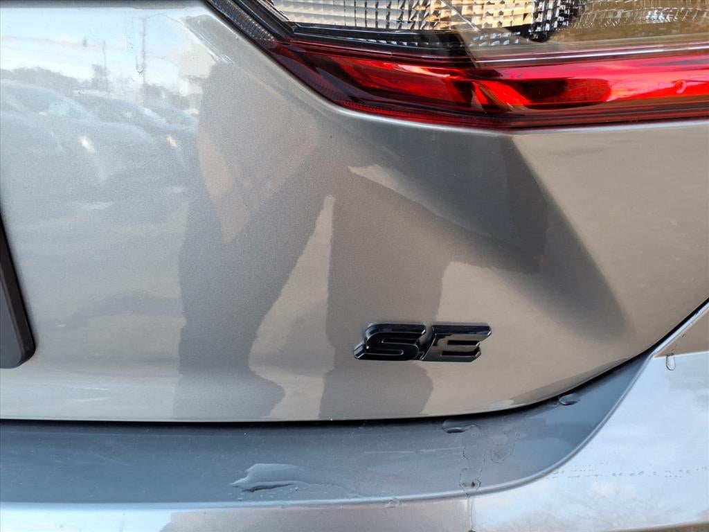 2025 Toyota Camry Hybrid SE