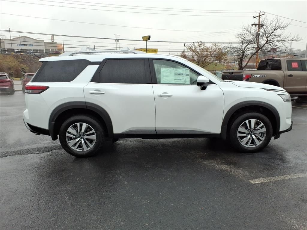 2025 Nissan Pathfinder SL