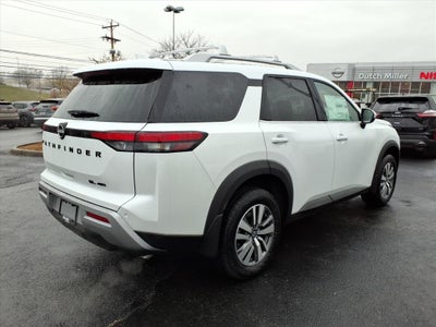 2025 Nissan Pathfinder SL