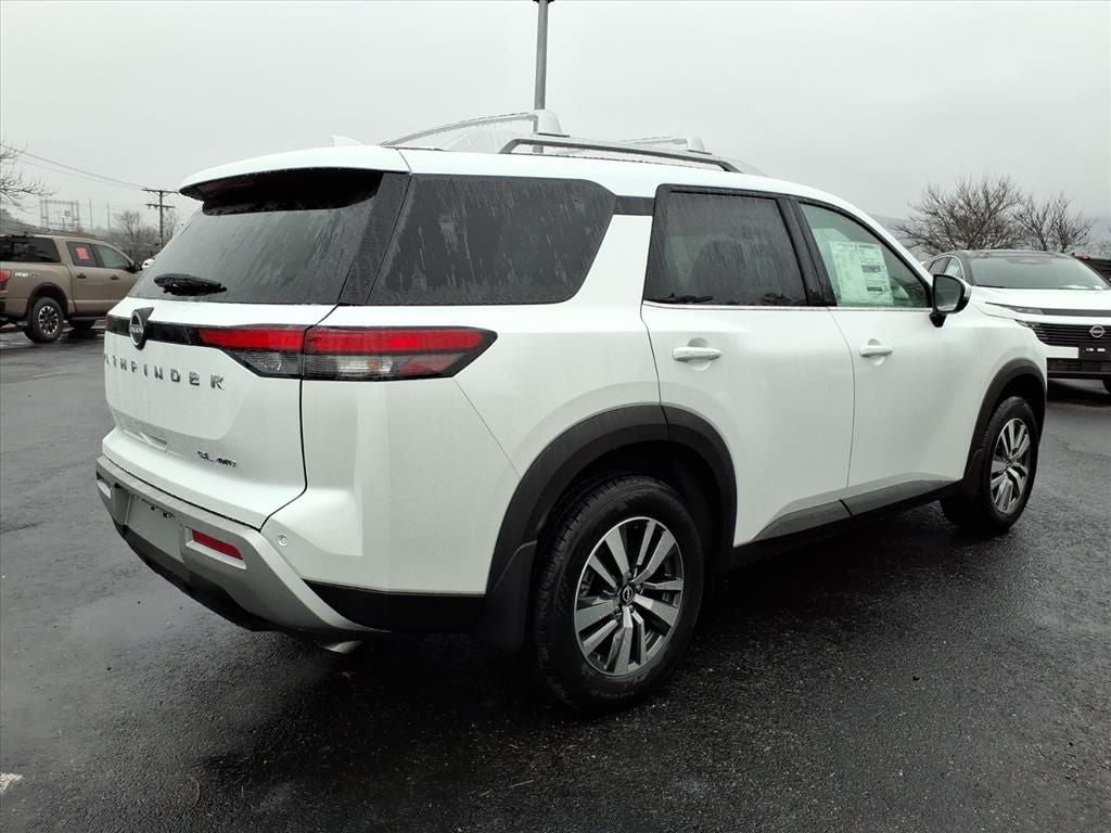 2025 Nissan Pathfinder SL