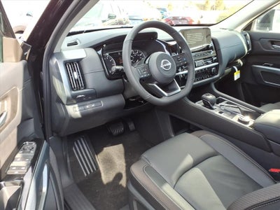 2025 Nissan Pathfinder SL