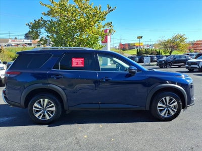 2025 Nissan Pathfinder SL