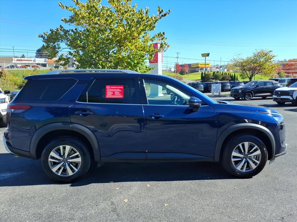 2025 Nissan Pathfinder SL