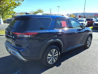 2025 Nissan Pathfinder SL