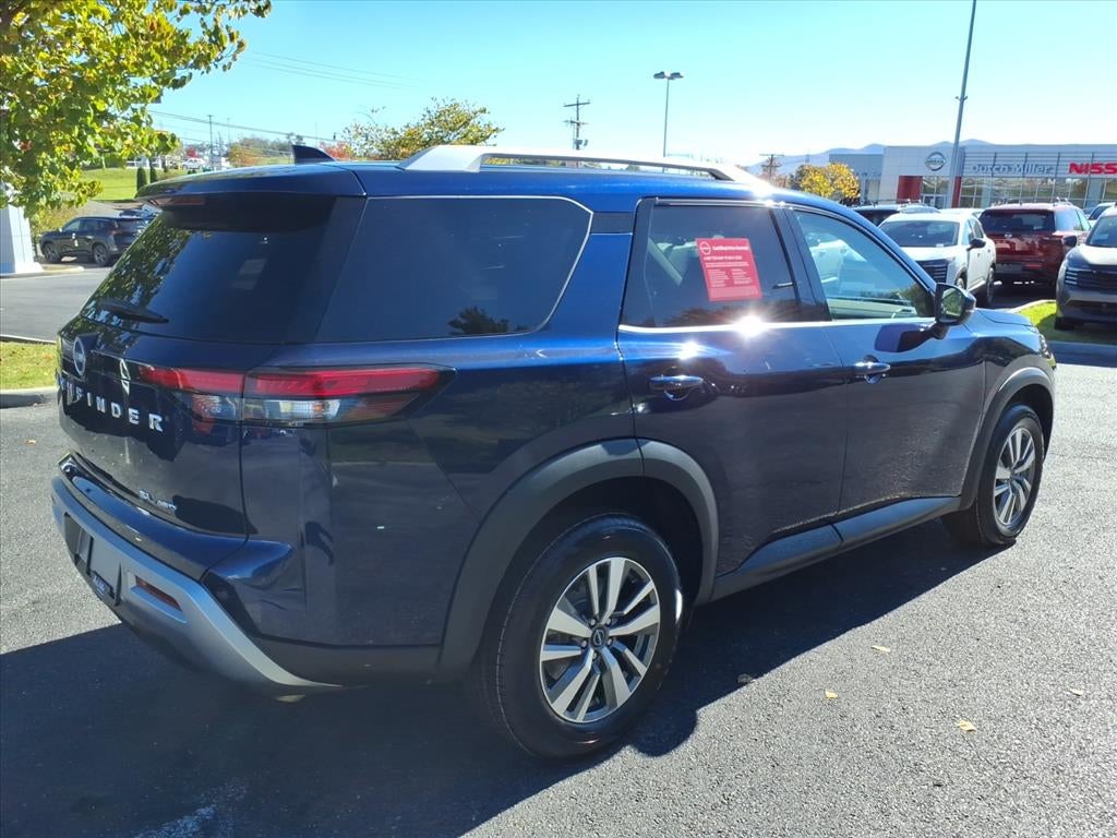 2025 Nissan Pathfinder SL