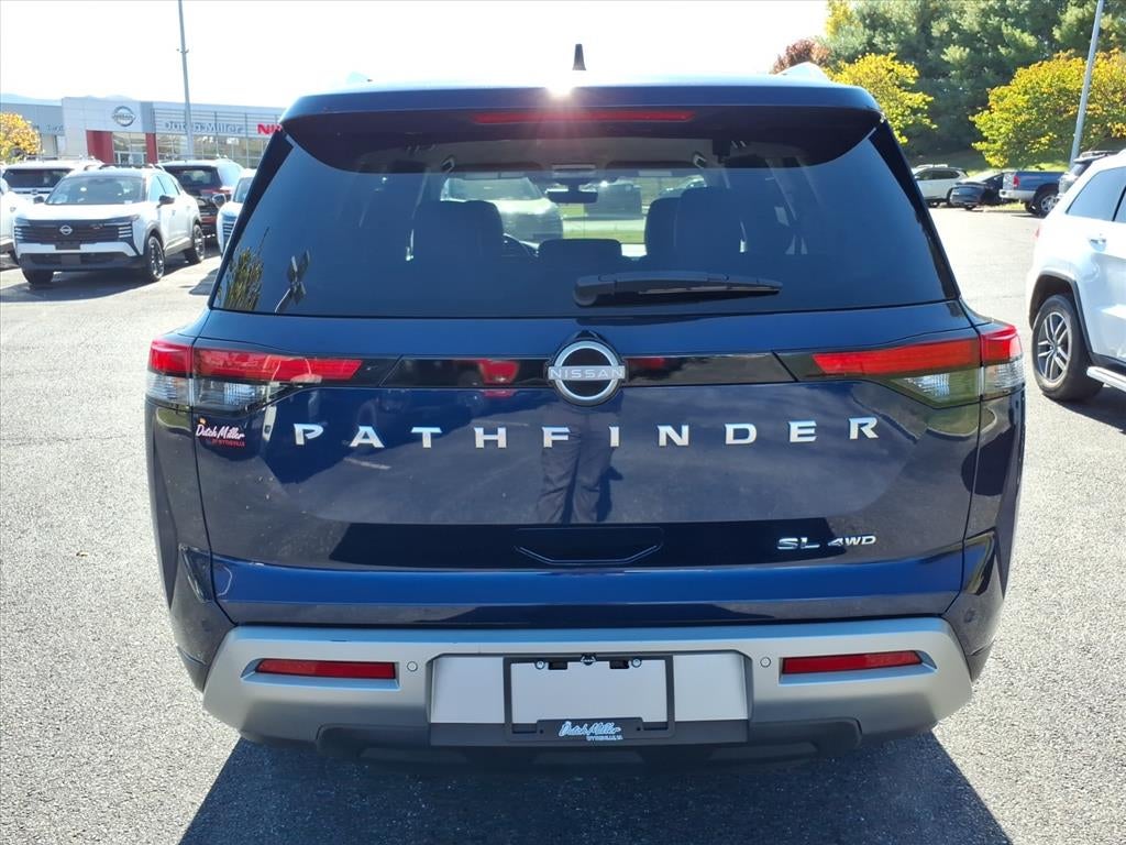 2025 Nissan Pathfinder SL