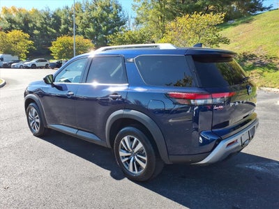 2025 Nissan Pathfinder SL