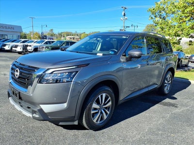 2025 Nissan Pathfinder SL