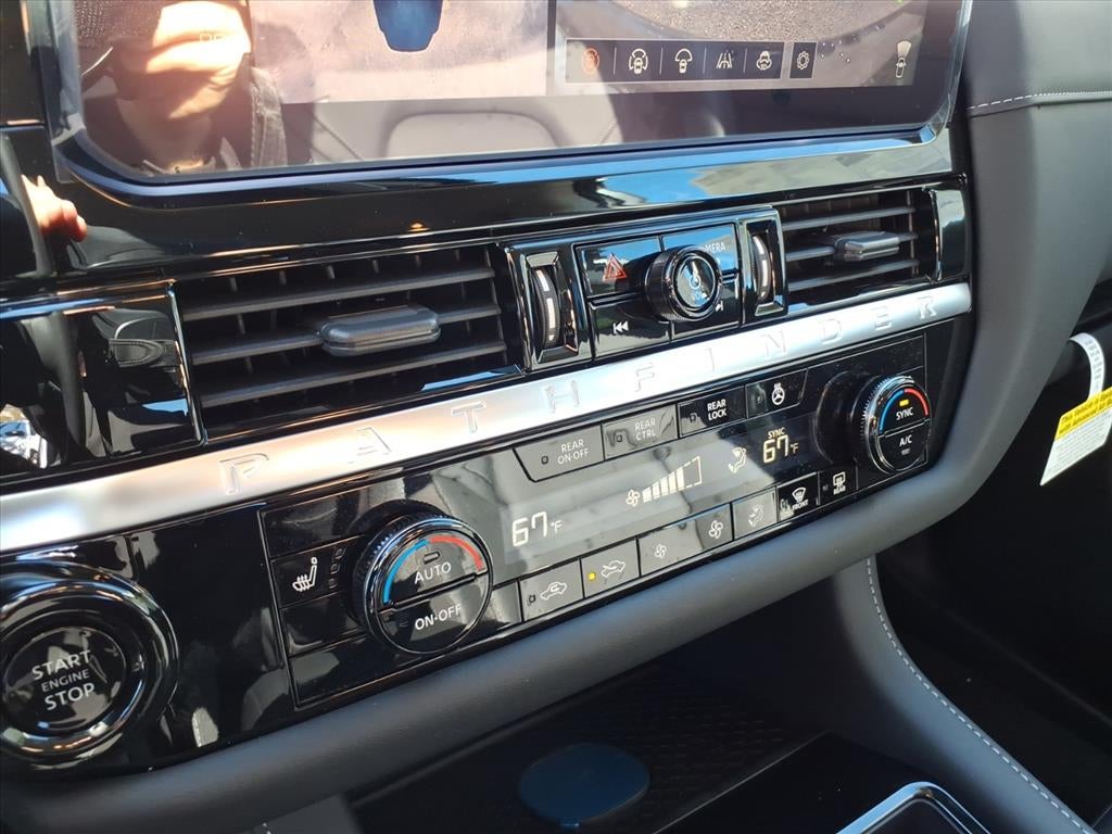 2026 Nissan Pathfinder SL