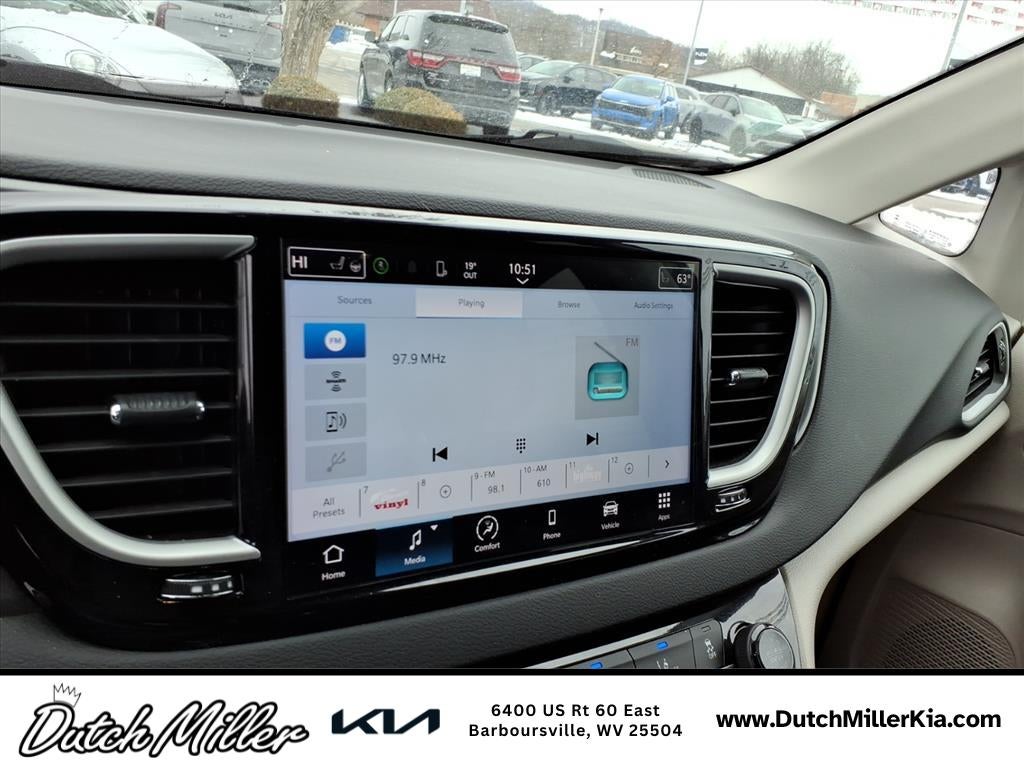 2024 Chrysler Pacifica Touring L