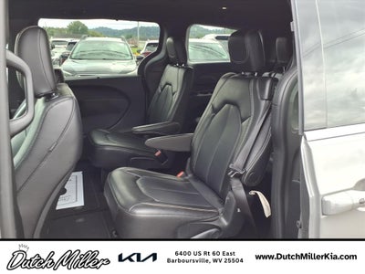 2025 Chrysler Pacifica Select