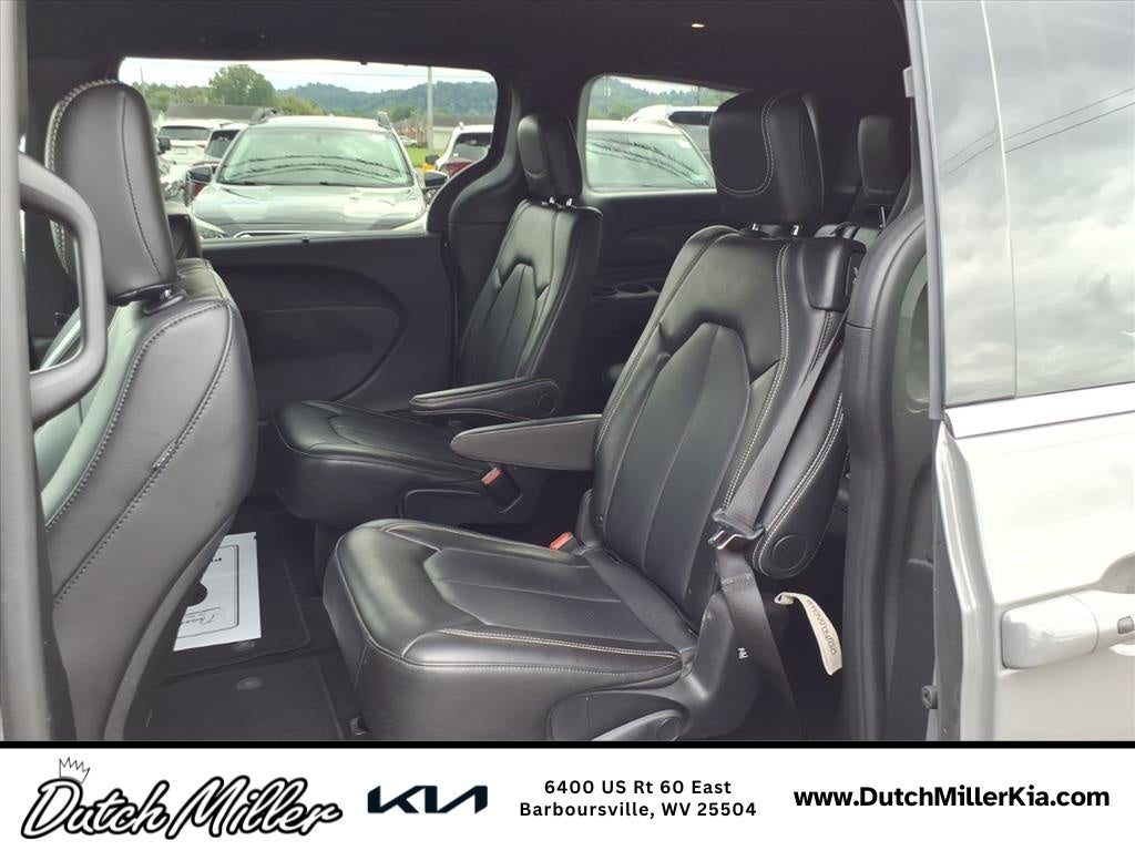 2025 Chrysler Pacifica Select