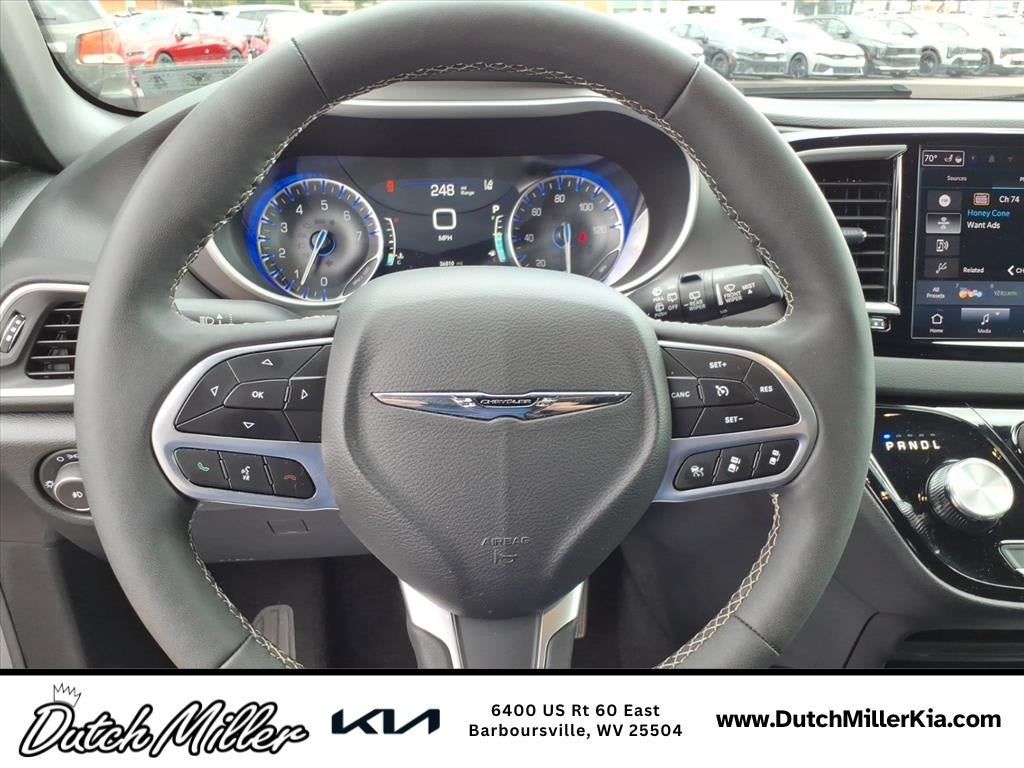 2025 Chrysler Pacifica Select