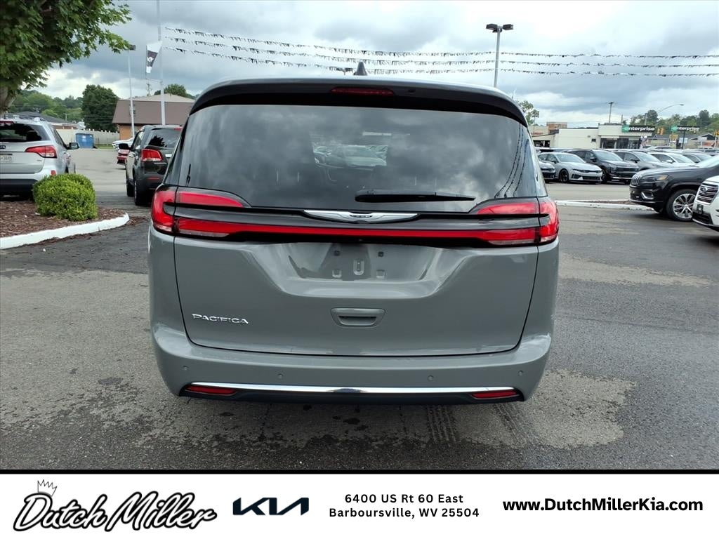 2025 Chrysler Pacifica Select
