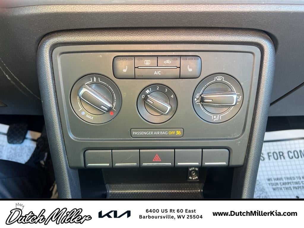 2013 Volkswagen Beetle 2.5L w/Sun