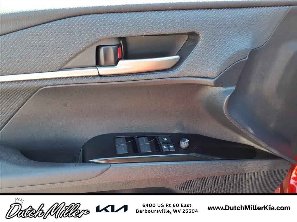 2025 Toyota Camry Hybrid SE