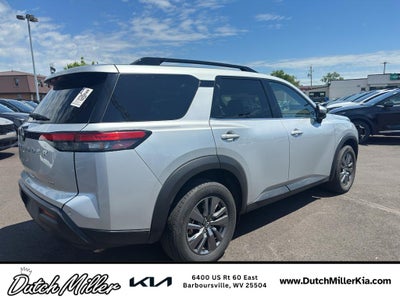 2025 Nissan Pathfinder SV