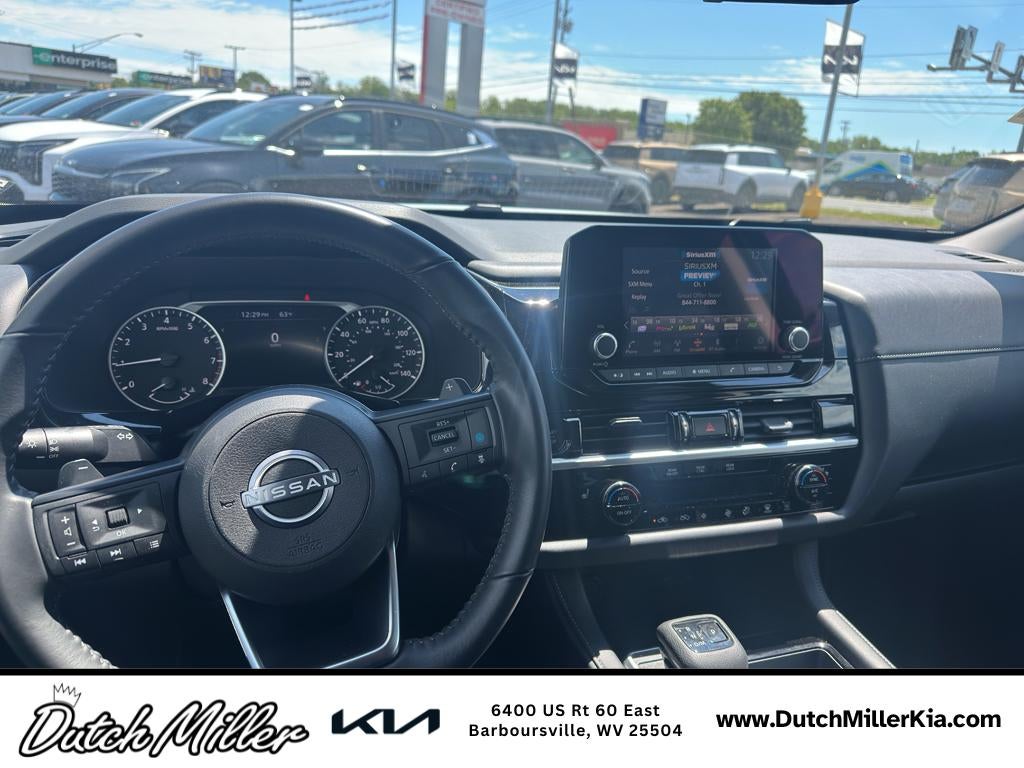2025 Nissan Pathfinder SV