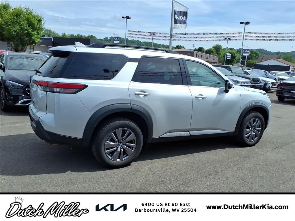 2025 Nissan Pathfinder SV