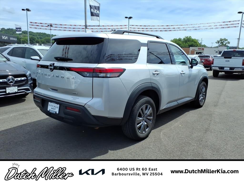 2025 Nissan Pathfinder SV
