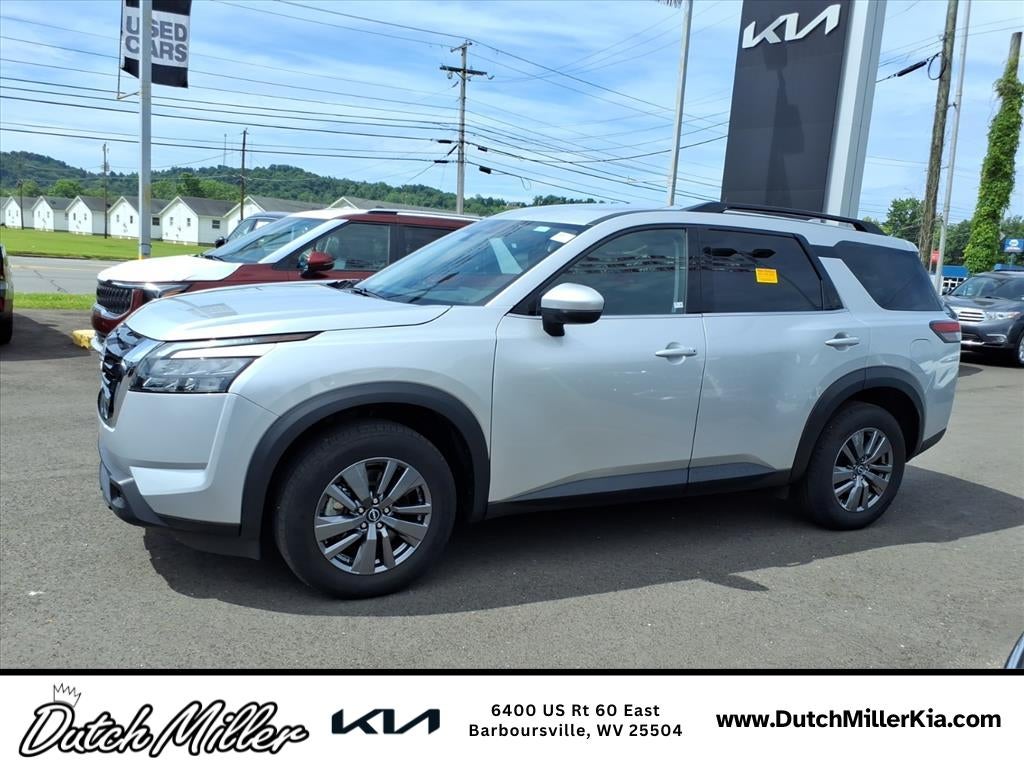 2025 Nissan Pathfinder SV