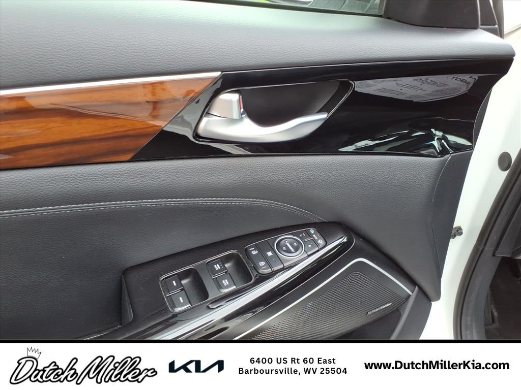 2017 Kia Cadenza Premium