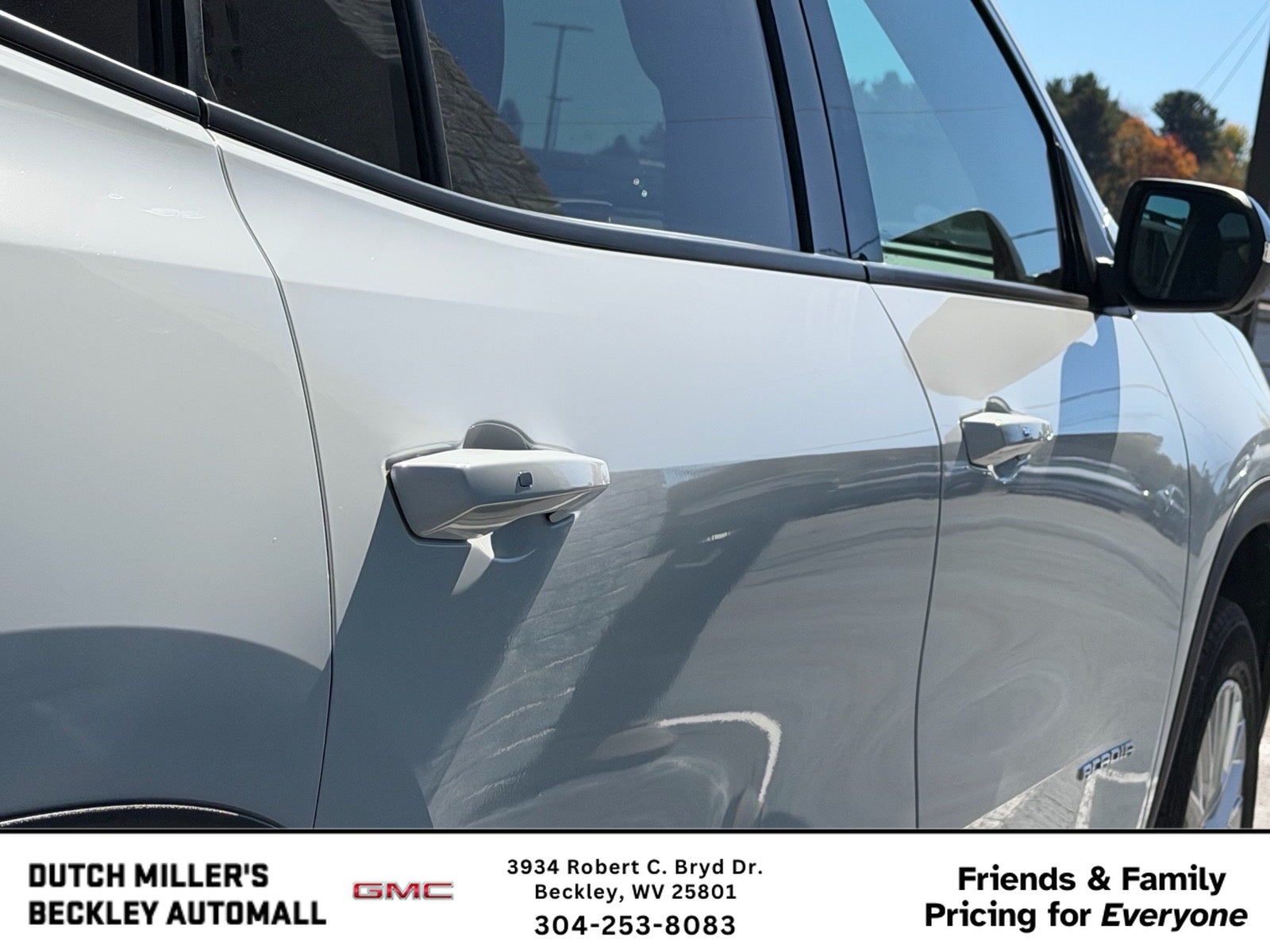 2025 GMC Acadia Elevation